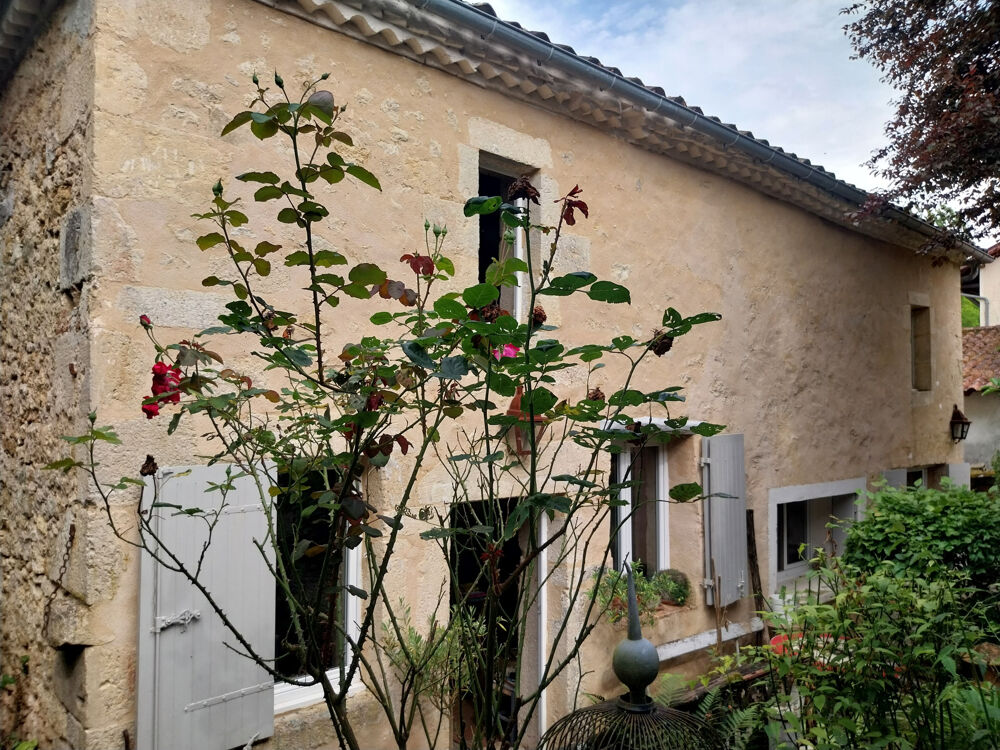 Maison en pierre avec jardin