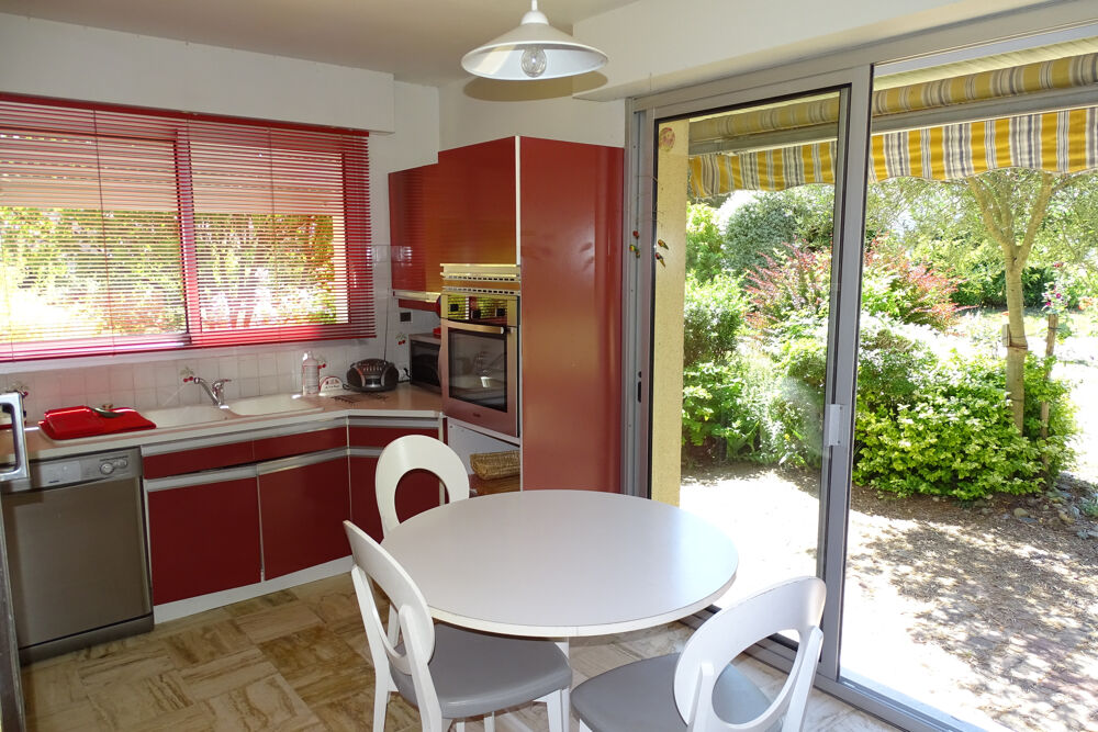 Maison familiale avec grand terrain et garage