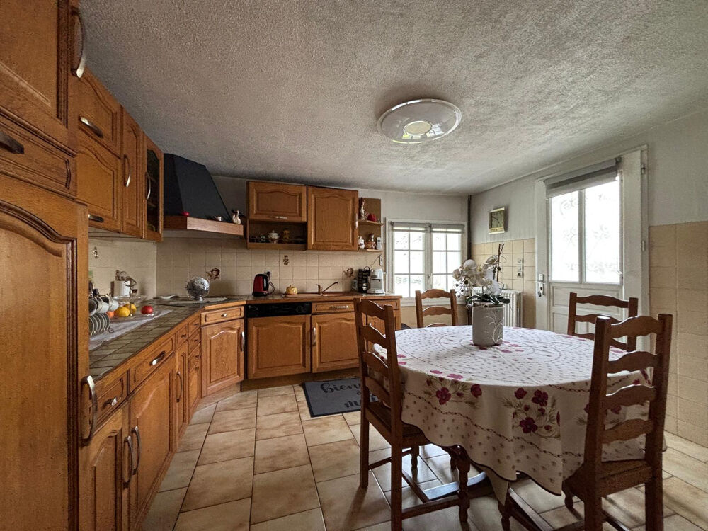 Vente Propriété/Château Ensemble immobilier avec fort potentiel au calme, maison + locatif + dépendances sur 2000 m2 Trelaze