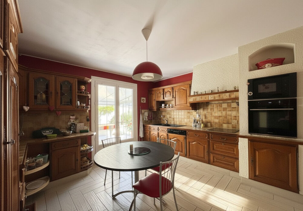 Charmante maison familiale 143 m2 avec 5 chambres, sous-sol complet et fort potentiel à Sainte-Gemmes-sur-Loir