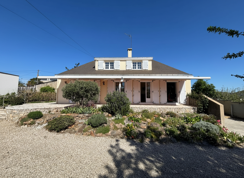 Charmante maison familiale 143 m2 avec 5 chambres, sous-sol complet et fort potentiel à Sainte-Gemmes-sur-Loir