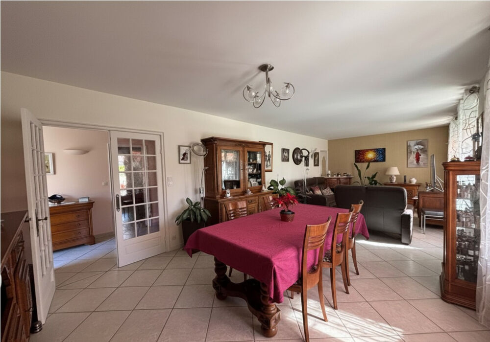 Charmante maison familiale 143 m2 avec 5 chambres, sous-sol complet et fort potentiel à Sainte-Gemmes-sur-Loir