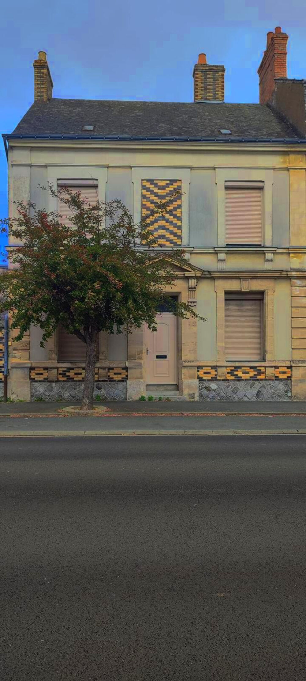 A VENDRE MAISON ANCIENNE A RENOVER AU LUDE