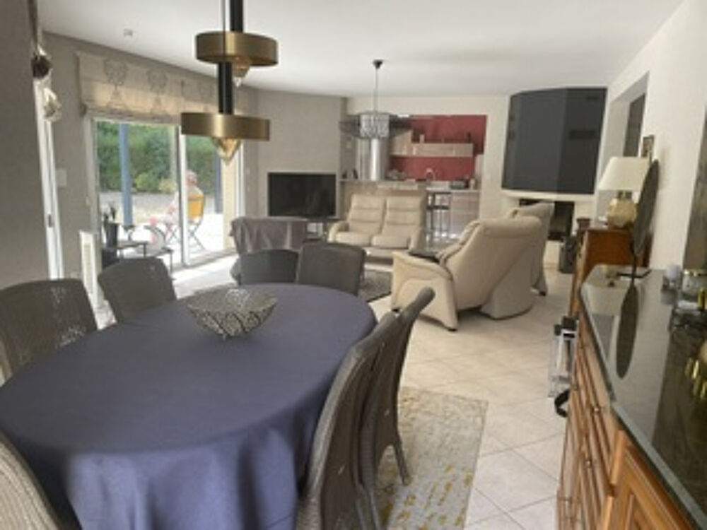 Vente Maison Maison familiale d'environ 170 m2, vie de plain pied, terrain clos et arboré de 1 700m2 Argentre