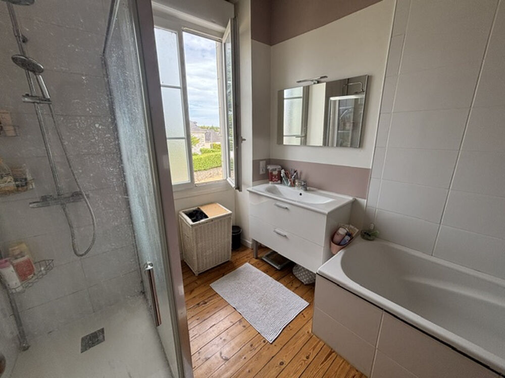 Vente Maison Maison familiale avec fort potentiel en plein cœur de Seiches-sur-le-Loir Seiches sur le loir