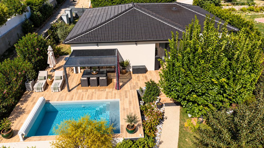 Une maison contemporaine dans le village de Montboucher