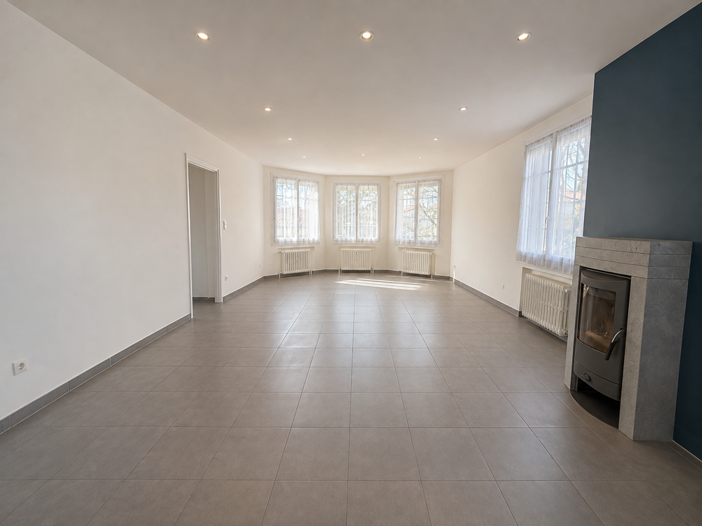Vente Maison Montélimar : grande maison années 50, 235 m2, fort potentiel, piscine Montelimar