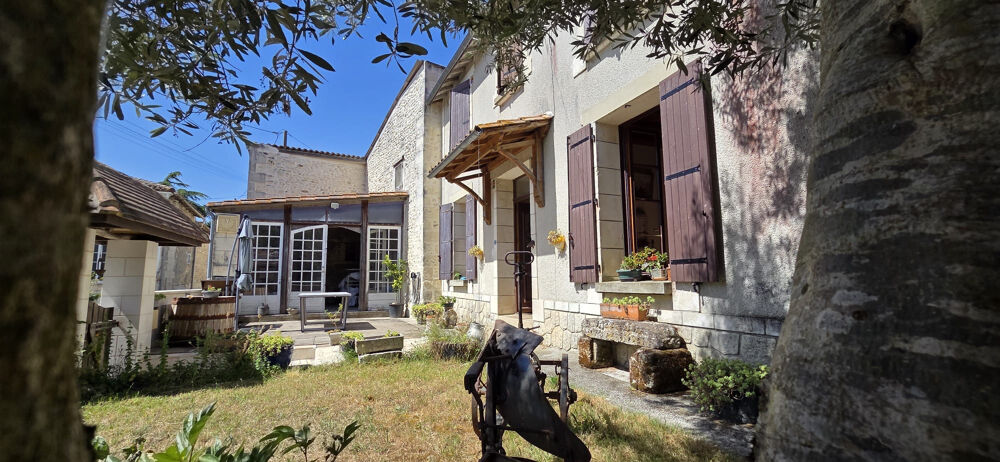 MAISON CHARENTAISE 206 M2, 5 CHAMBRES, GRANDES DÉPENDANCES, JARDIN