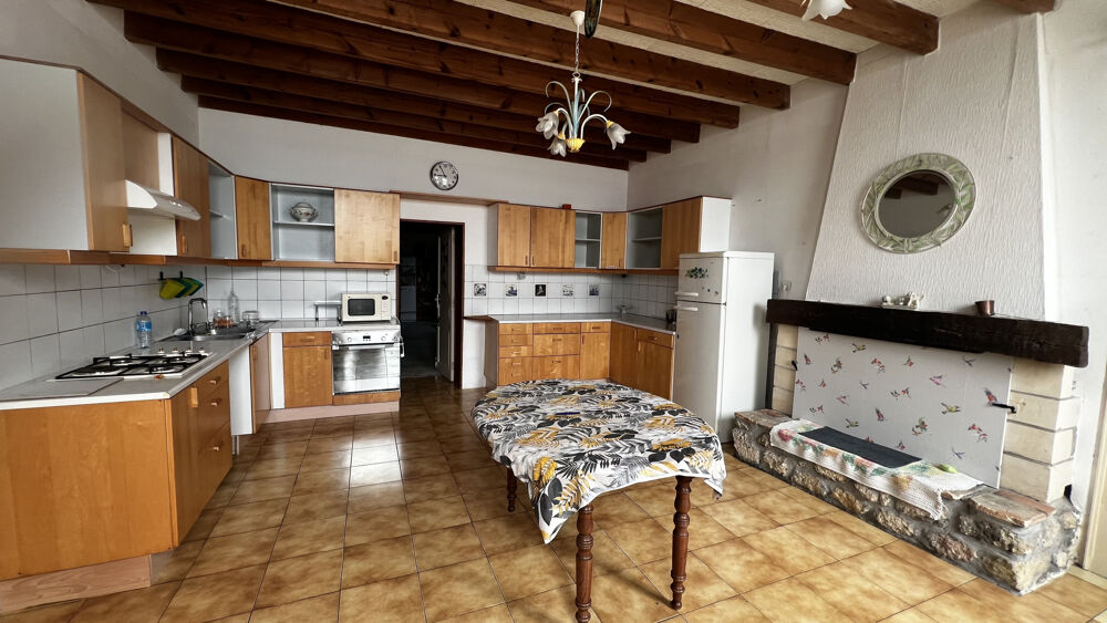 Propriété de 285 m2, 5 chambres, grand studio, jardin plein de charme avec bief