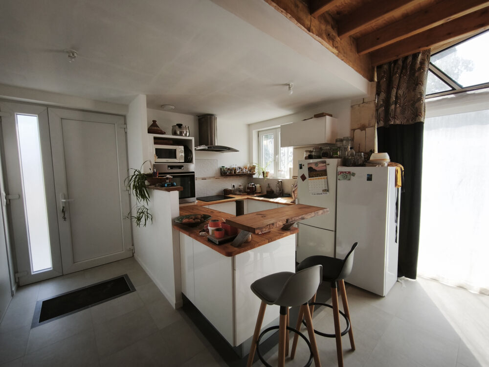 Vente Maison Maison en pierres rénovée 3 chambres, jardin clos au coeur de Saint-Genis-de-Saintonge St genis de stonge
