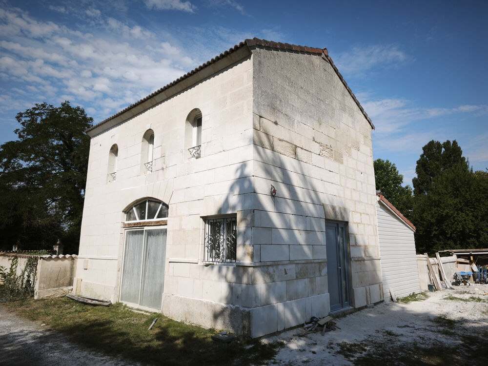 Vente Maison Maison en pierres rénovée 3 chambres, jardin clos au coeur de Saint-Genis-de-Saintonge St genis de stonge
