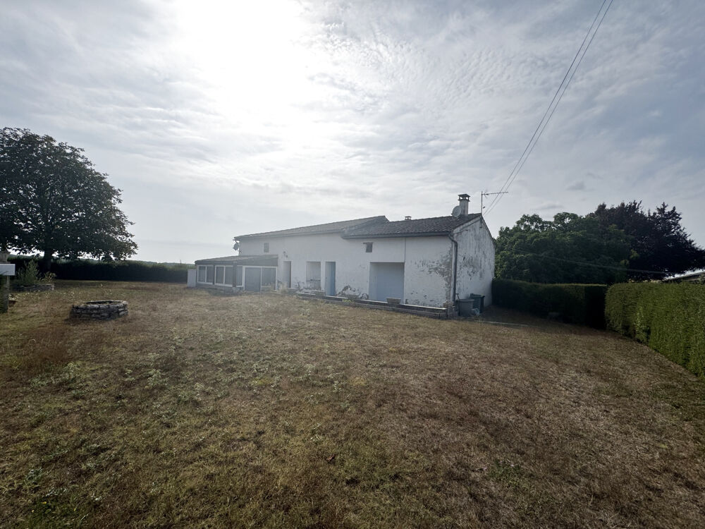 Maison de plain-pied au milieu de son jardin arboré d'arbres fruitiers avec grange de 346 m2