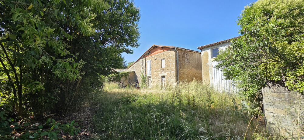 Maison charentaise de 153 m2 + dépendances et jardin