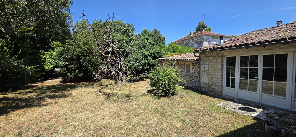 Maison Charentaise - 141 m2, 2 chambres, dépendances