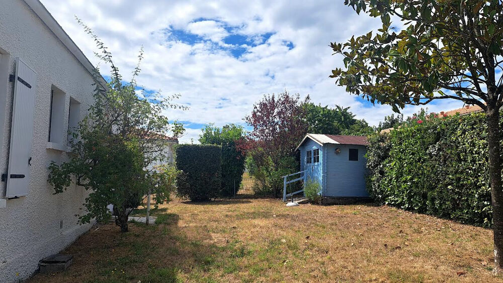 Belle maison de ville , vue dégagée 200m des commerces .
