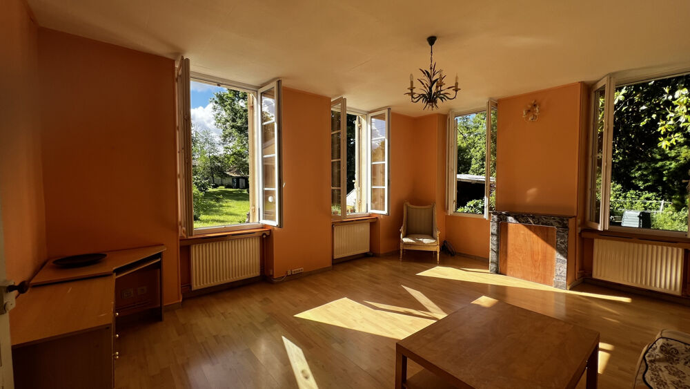 Propriété de 285 m2, 5 chambres, grand studio, jardin plein de charme avec bief