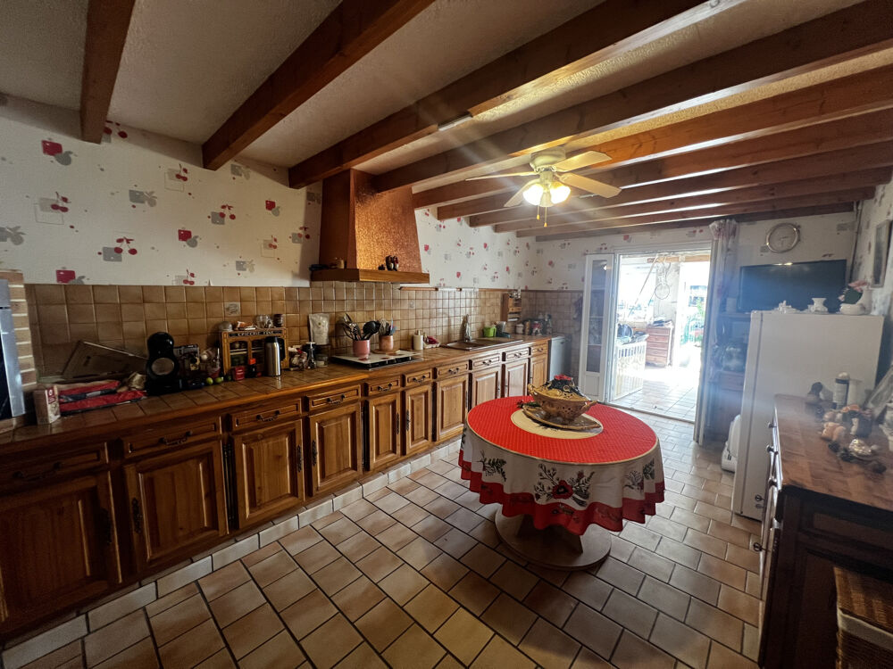 Vente Maison Ensemble de deux Maisons totalisant 335 m2 de plain pied sur terrain de 22971 m2 Mirambeau