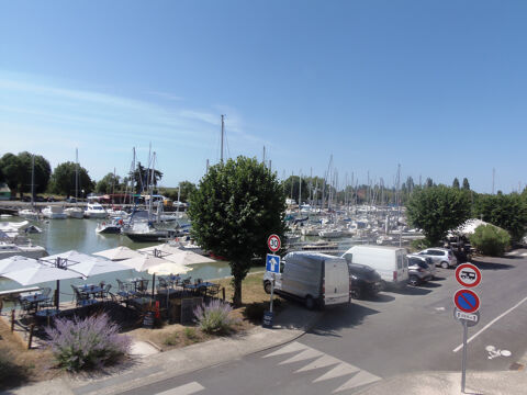   Appartement 2 chambres r�nov� avec vue sur un joli port Appartement - 3 pi�ce(s) - 87 m�