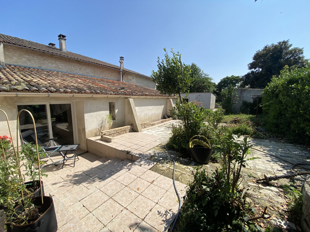 Longère avec dépendances, garages 300 m2, jardin, proche estuaire