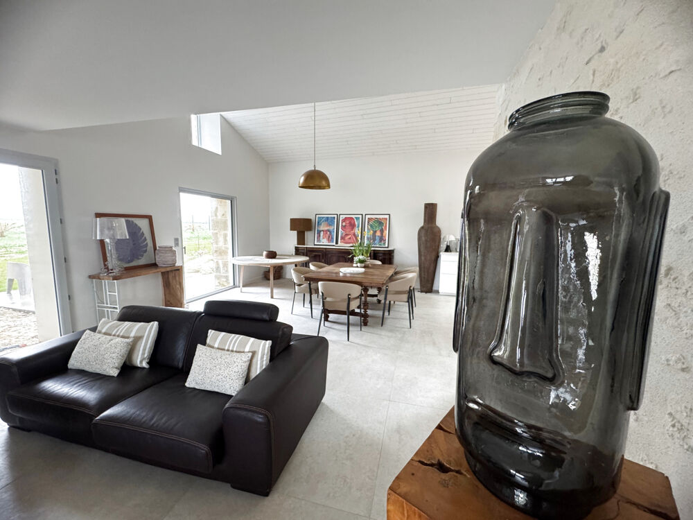 Charentaise dexception de 384 m2 Rénovation haut de gamme au coeur dun jardin de 4 500 m2