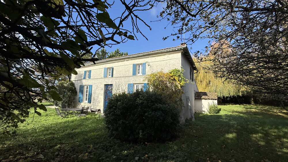 Vente Maison Superbe maison charentaise en pierres de 1850 avec piscine et jardin clos et arboré, proche de l'estuaire Mortagne sur gironde