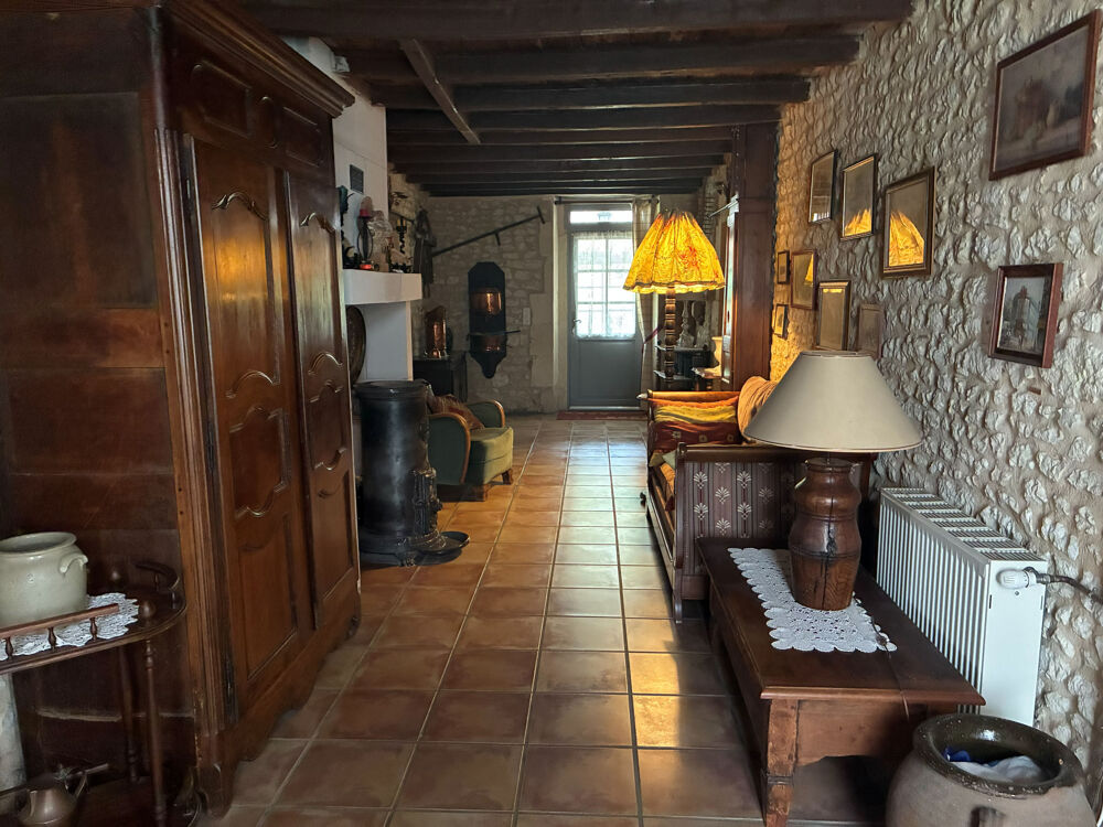 Vente Maison BELLE MAISON FAMILIALE DE 315 M2,  4 CHAMBRES, TERRAIN 8000 M2, DEPENDANCES Messac