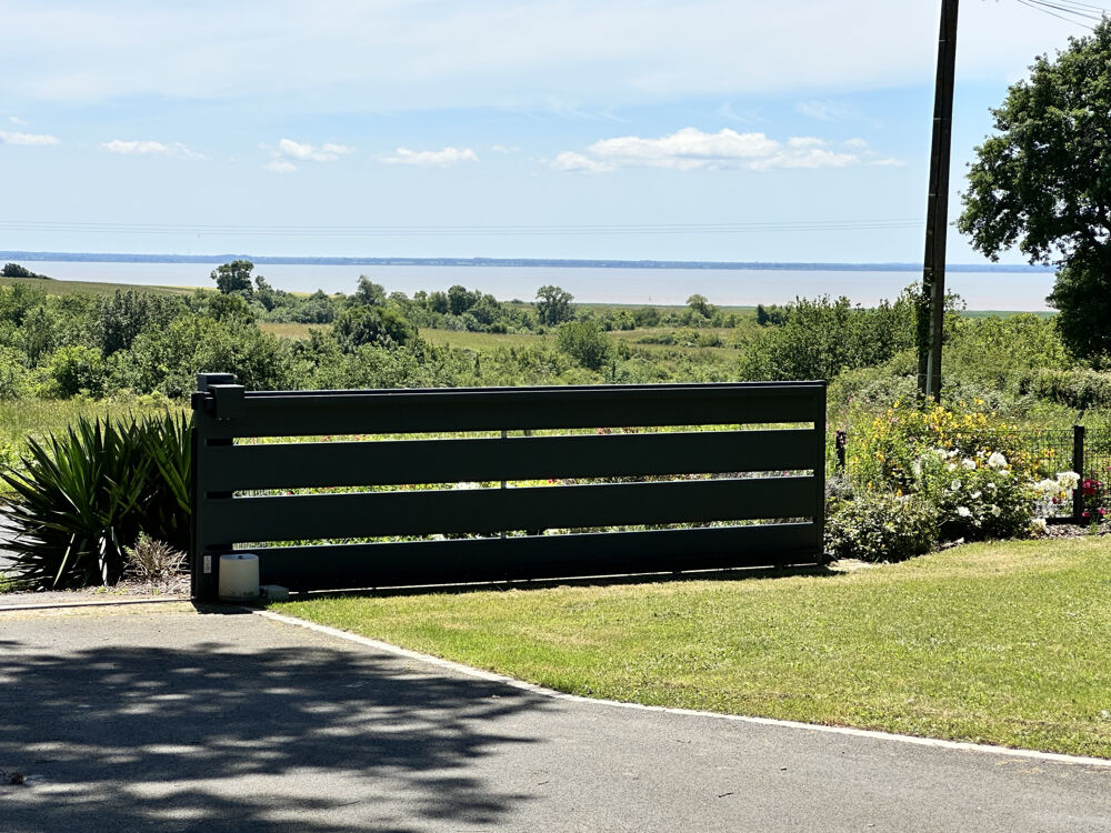 Vente Maison Belle propriété avec piscine et vue estuaire Mortagne sur gironde