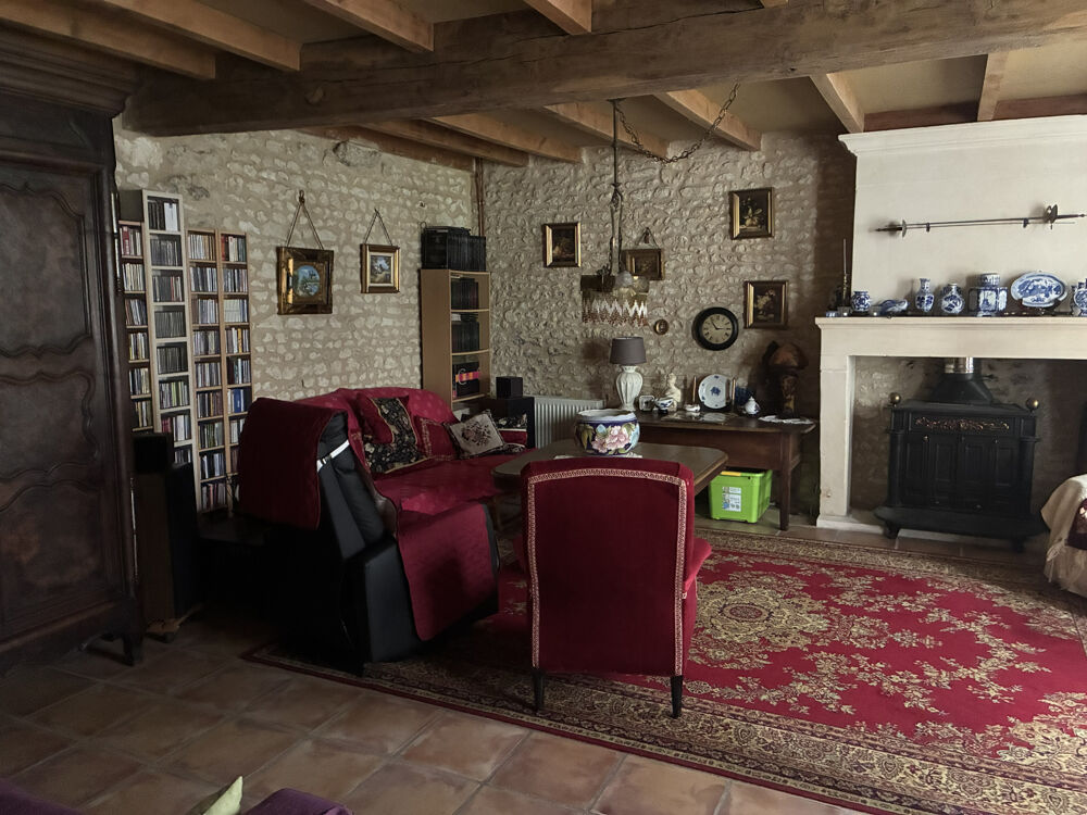 Vente Maison BELLE MAISON FAMILIALE DE 315 M2,  4 CHAMBRES, TERRAIN 8000 M2, DEPENDANCES Messac