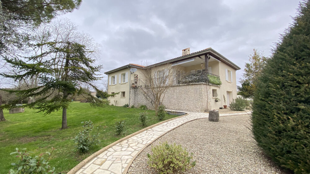 Vente Maison Maison totalisant 296m2, beau jardin clos et arboré, proche de l'estuaire, Saint-Fort-sur-Gironde St fort sur gironde
