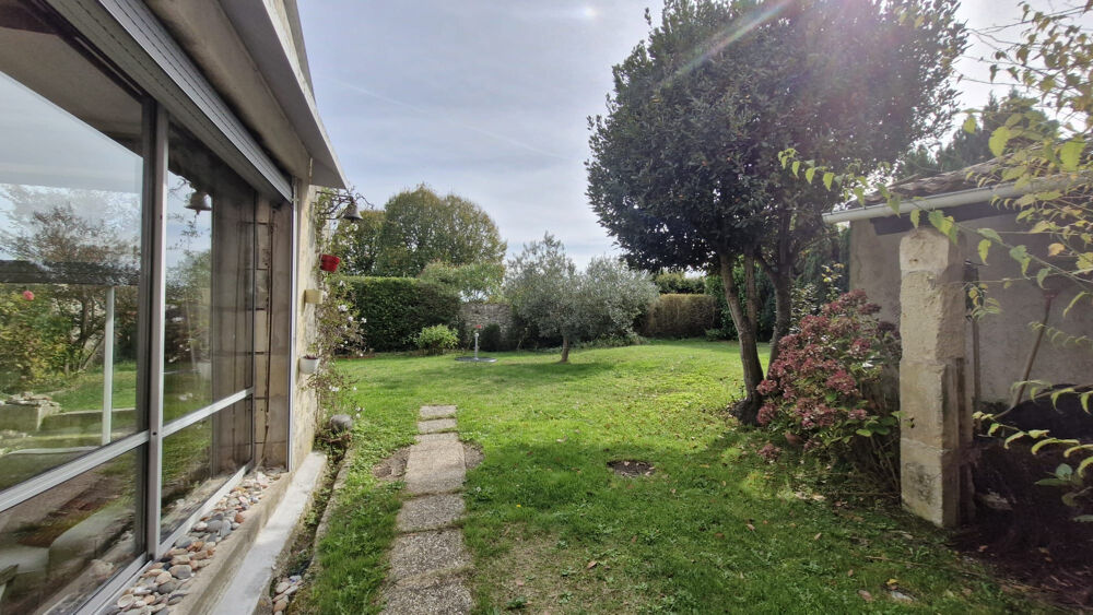 Vente Maison Maison en pierre 324 m2, 5 ch, jardin, piscine Mortagne sur gironde