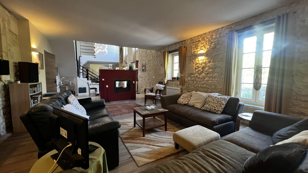 Charentaise de charme rénovée, 5 chambres, gîte, jardin proche Mirambeau