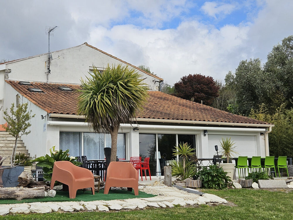 à vendre  Maison Saint-Dizant-du-Gua (17240)