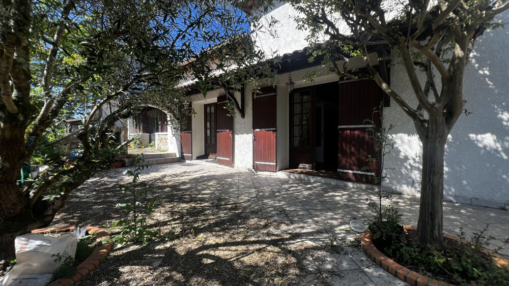 Vente Maison Belle Charentaise au calme,  3 chambres, bureau, dépendances, jardin 2456m2  proche Mirambeau Courpignac