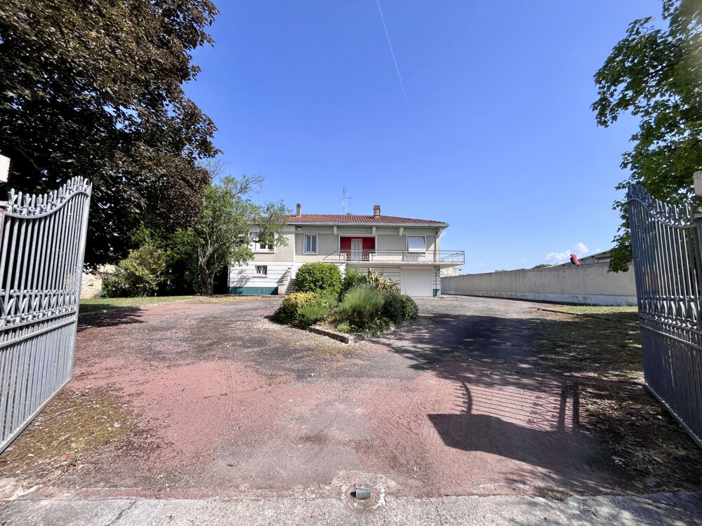Vente Maison MAISON 166 M2, 7 CHAMBRES, TERRAIN 4 300 M2, PISCINE, GARAGE Jonzac
