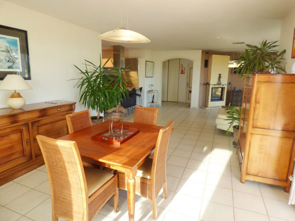 Vente Maison Maison de 147 m2 habitable sur 2700 m2 de terrain avec piscine et vue sur l'estuaire de la gironde St fort sur gironde