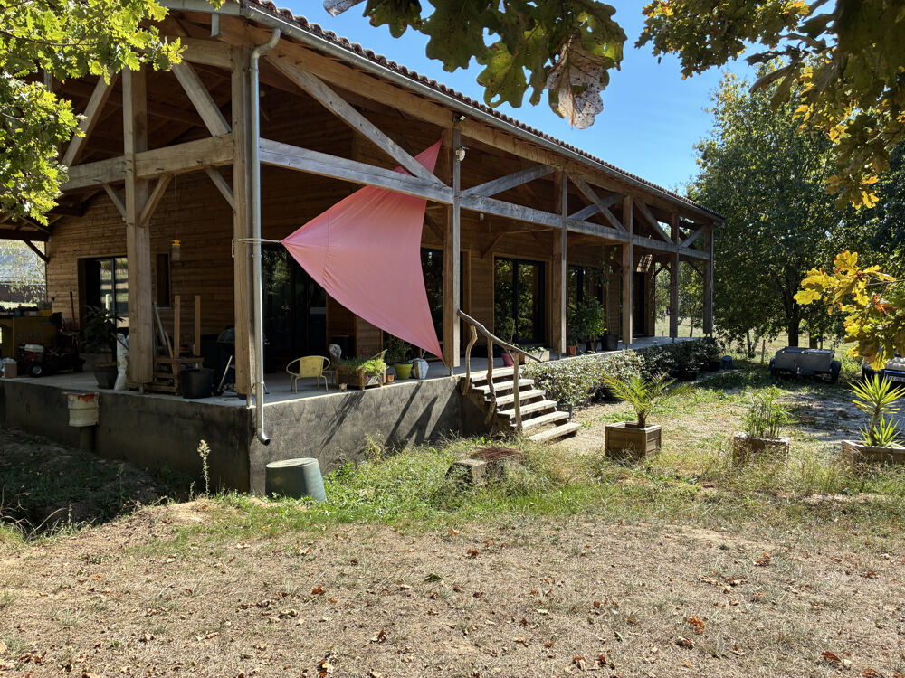 Vente Maison MAISON CONTEMPORAINE EN BOIS, 3 CHAMBRES AVEC LEUR SALLE D'EAU, JARDIN 3800 M2 St bonnet sur gironde