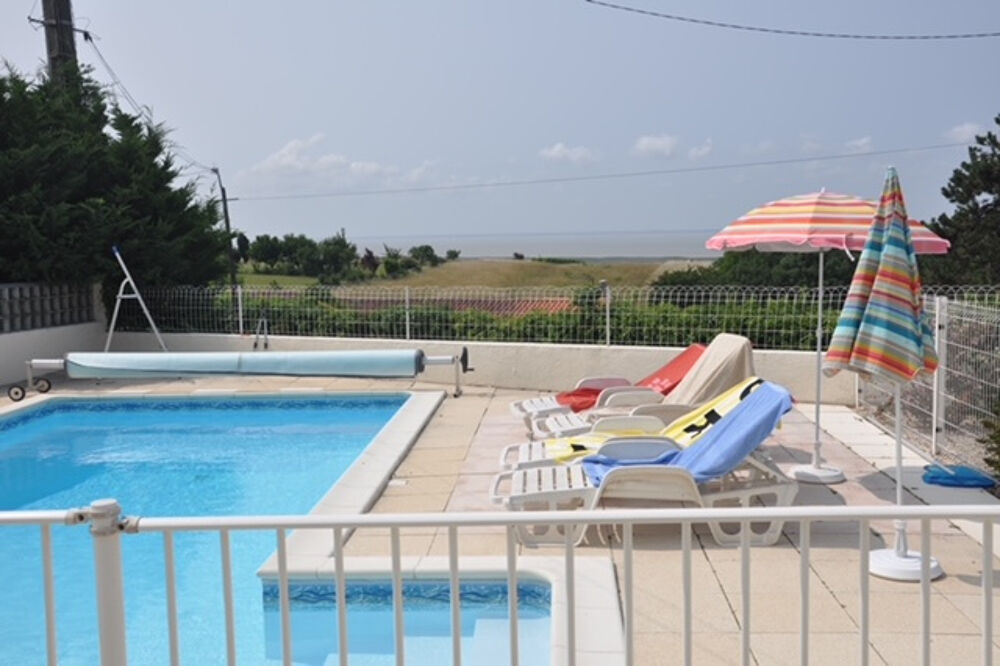 Vente Maison Maison de plain pied avec 4 chambres piscine et belle vue sur l'estuaire de la Gironde. Chenac st seurin d uzet
