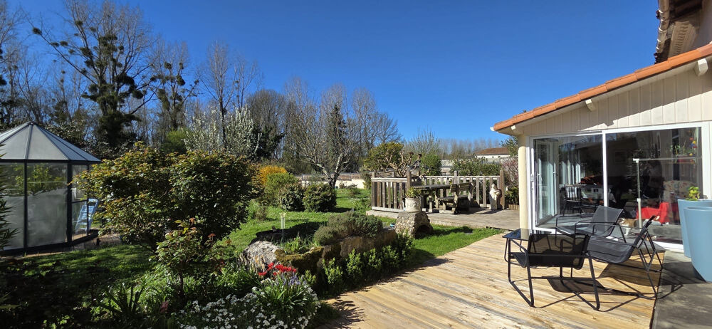 Vente Maison Maison charentaise plain-pied, 2 chambres, garage, jardin + T2 St dizant du gua