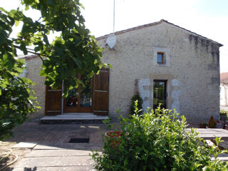 Vente Maison Maison de 139m2, 3 chambres et piscine à Mortagne-sur-Gironde sur 1090m2 terrain Mortagne sur gironde