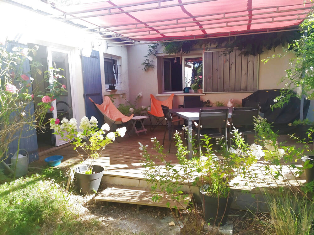 Vente Maison Maison de plain-pied rénovée au milieu de son jardin clos avec piscine et garage St andre de lidon