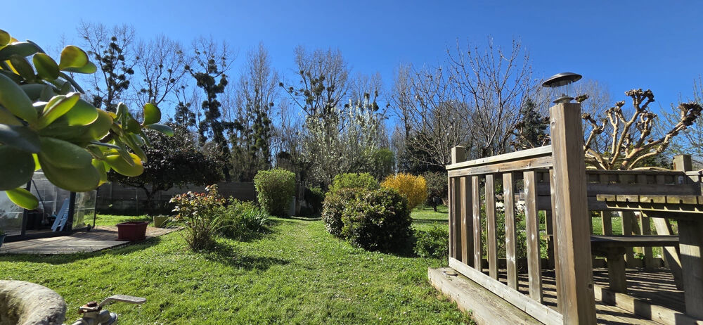Vente Maison Maison charentaise plain-pied, 2 chambres, garage, jardin + T2 St dizant du gua