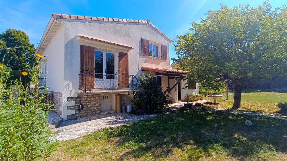 Maison de bourg, 4ch, studio, garages sur 1328 m2 de terrain