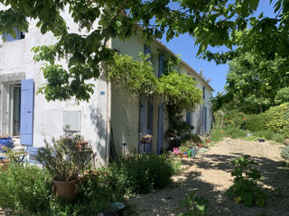 Vente Maison Entre estuaire et campagne, authentique propriété charentaise pleine de charme offrant calme, vue exceptionnel Arces