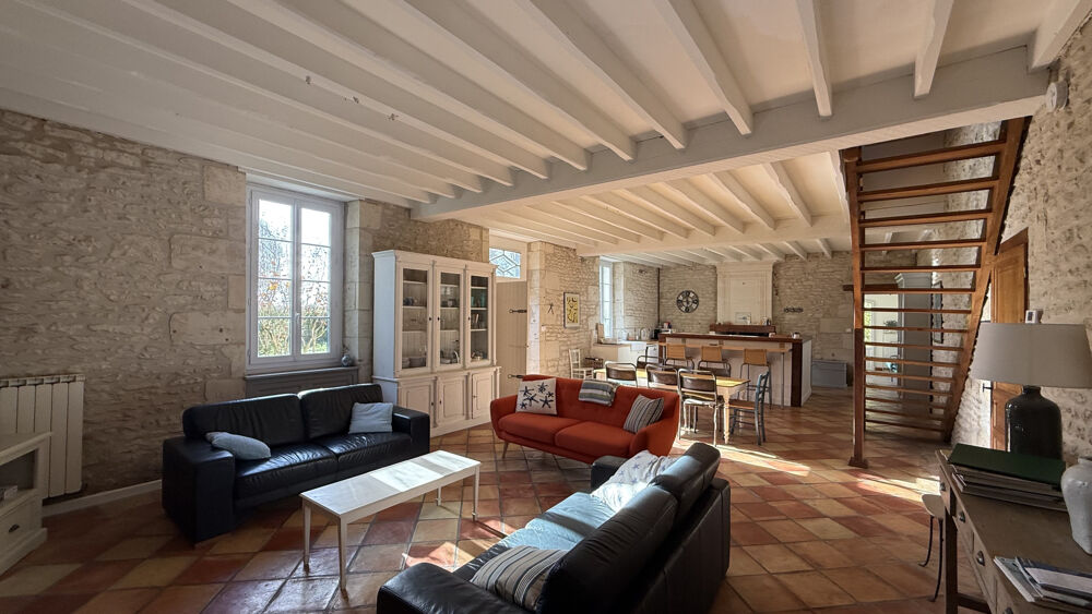 Vente Maison Superbe maison charentaise en pierres de 1850 avec piscine et jardin clos et arboré, proche de l'estuaire Mortagne sur gironde