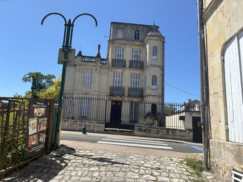 Vente Maison RARE, SUPERBE BATISSE AU COEUR DE JONZAC AVEC JARDIN ET GARAGE Jonzac