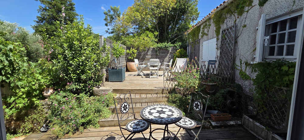 Maison charentaise 3 chambres avec garage et jardin