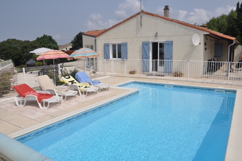 Maison de plain pied avec 4 chambres piscine et belle vue sur l'estuaire de la Gironde.