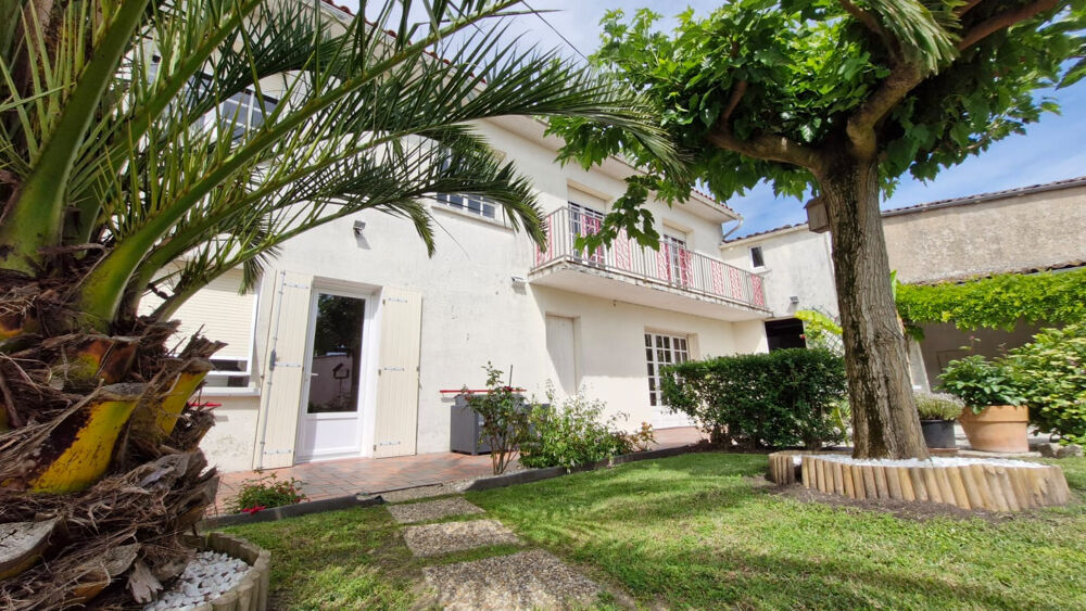 Vente Maison Maison de 184 m2, 5 ch, grenier 215 m2, dépendances, Mortagne-sur-Gironde Mortagne sur gironde