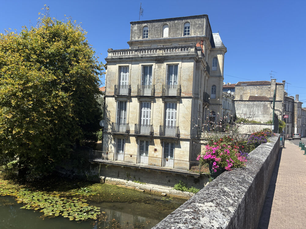 Vente Maison RARE, SUPERBE BATISSE AU COEUR DE JONZAC AVEC JARDIN ET GARAGE Jonzac