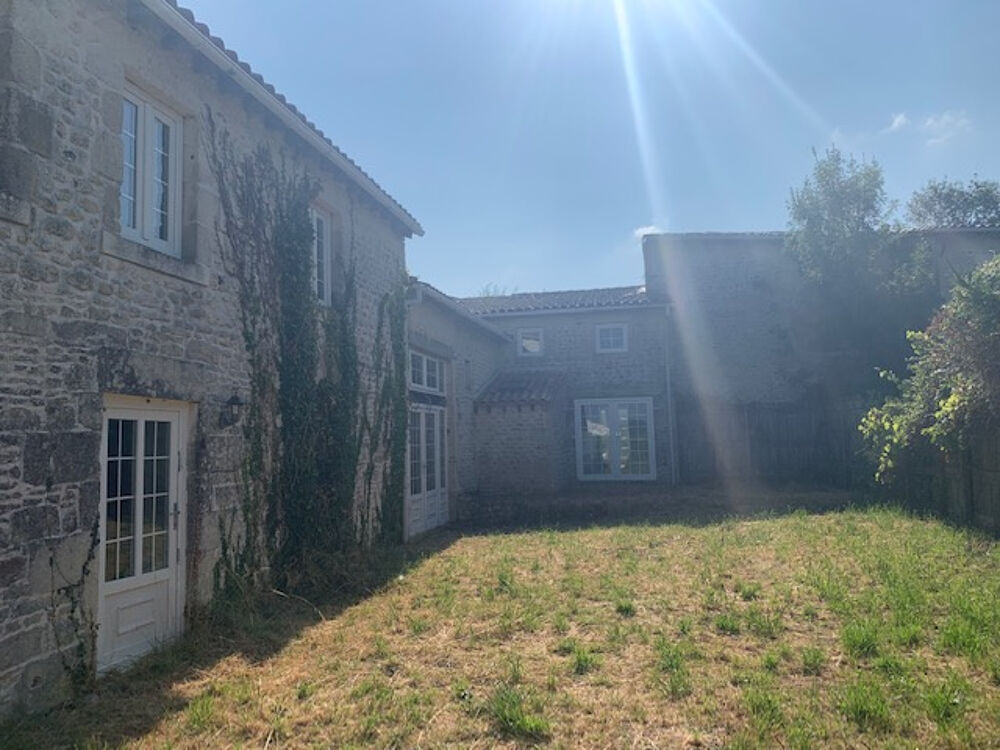 Vente Maison Ensemble Immobilier  composé de 11 Maisons Anciennes à finir de rénover sur un terrain de 5 386 m2 St ciers du taillon